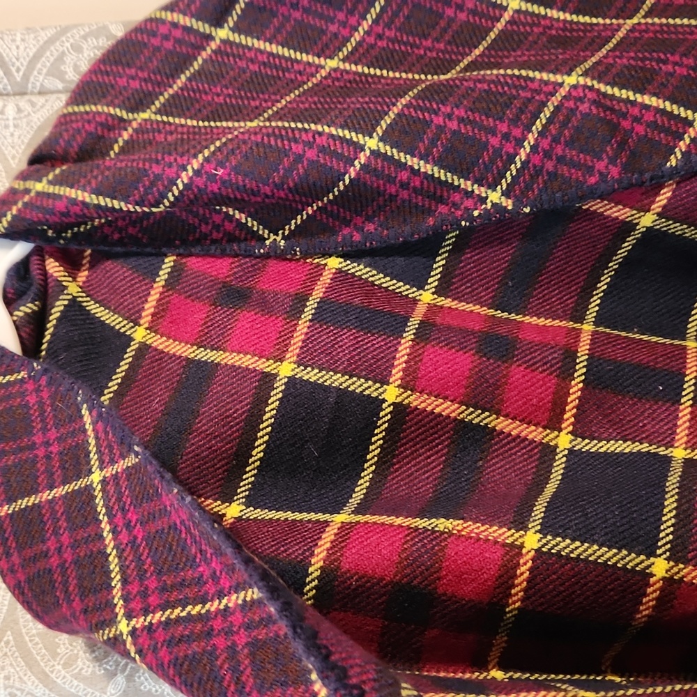 Beautiful Triangle Scarf - Picture 2 of 4